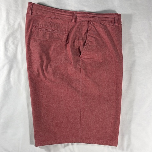 Old Navy mens weathered rose red Ultimate Slim flat front 10" shorts - size 40 - Picture 8 of 10